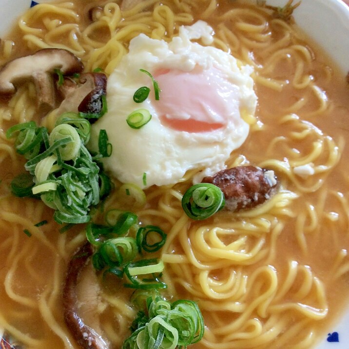 味噌ラーメン卵しいたけ入り